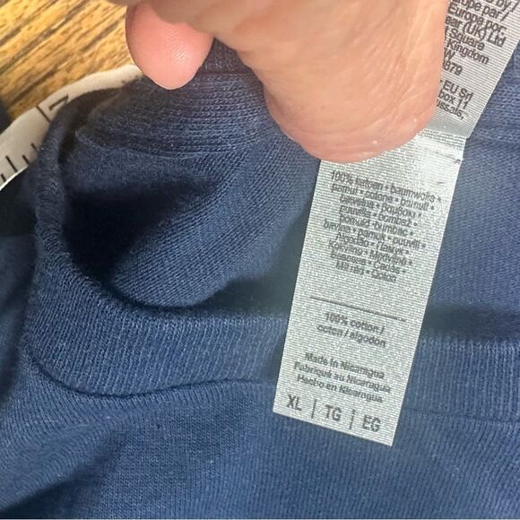 GILDAN  T SHIRT
Free to sparklin - Picture 3 of 7